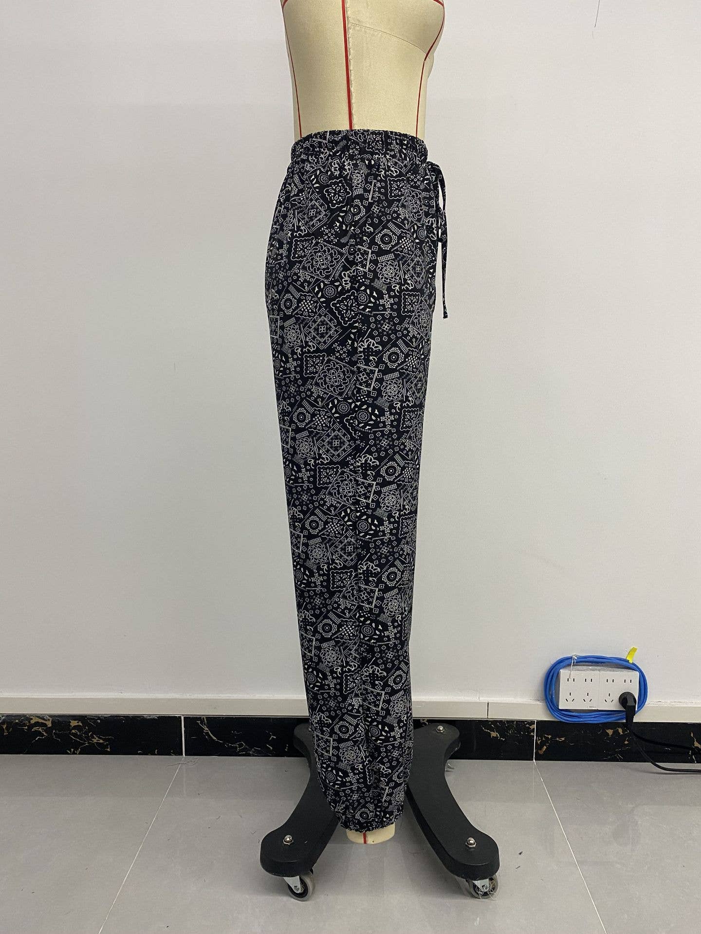 Loose pants with ethnic style printed bouquets