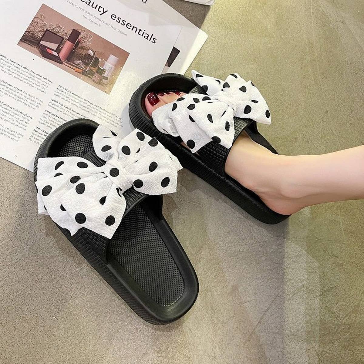 STYLISH THICK-SOLED CUTE POLKA DOT BOW SLIPPERS_CWSHS0639