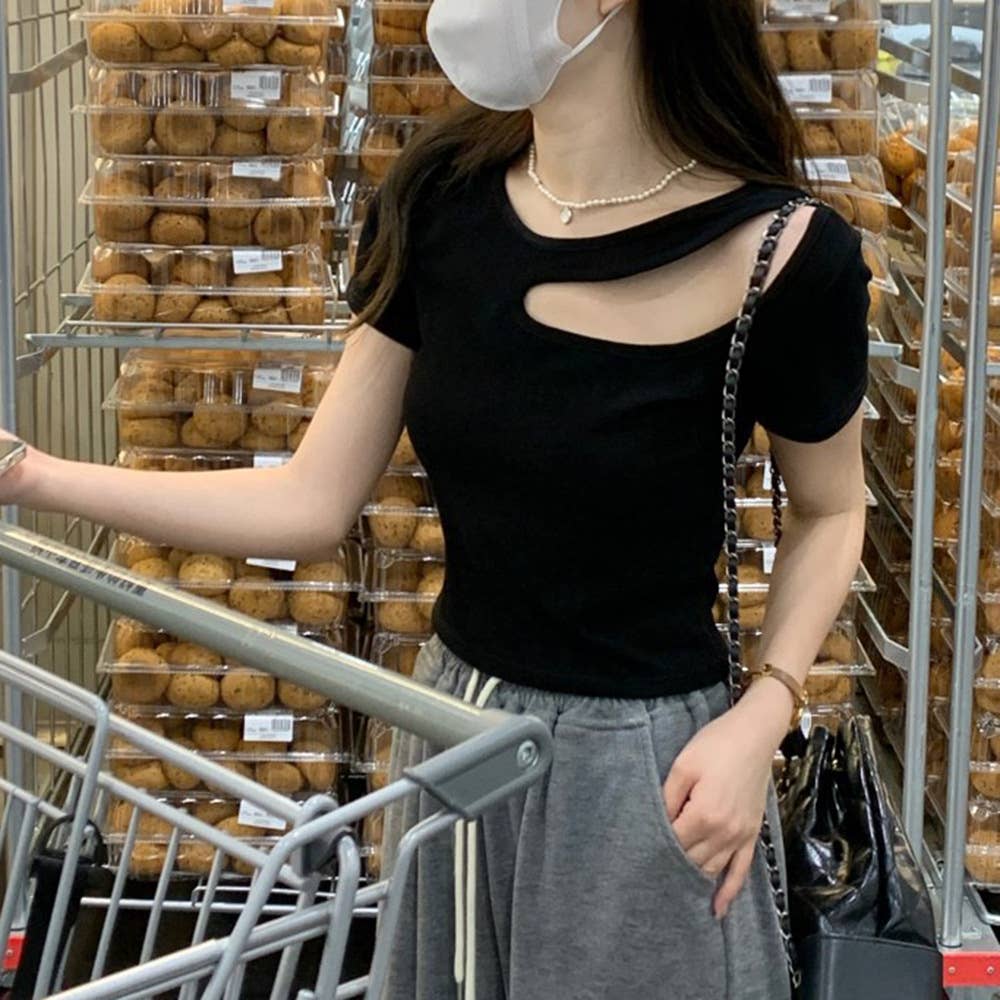 Slim-fit short-sleeved cut-out blouse