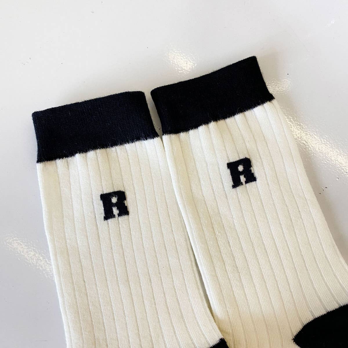 SIMPLE BLACK AND WHITE STRIPED SOCKS