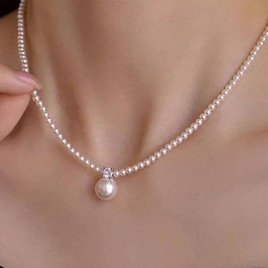 Artistic retro fresh and sweet pearl pendant
