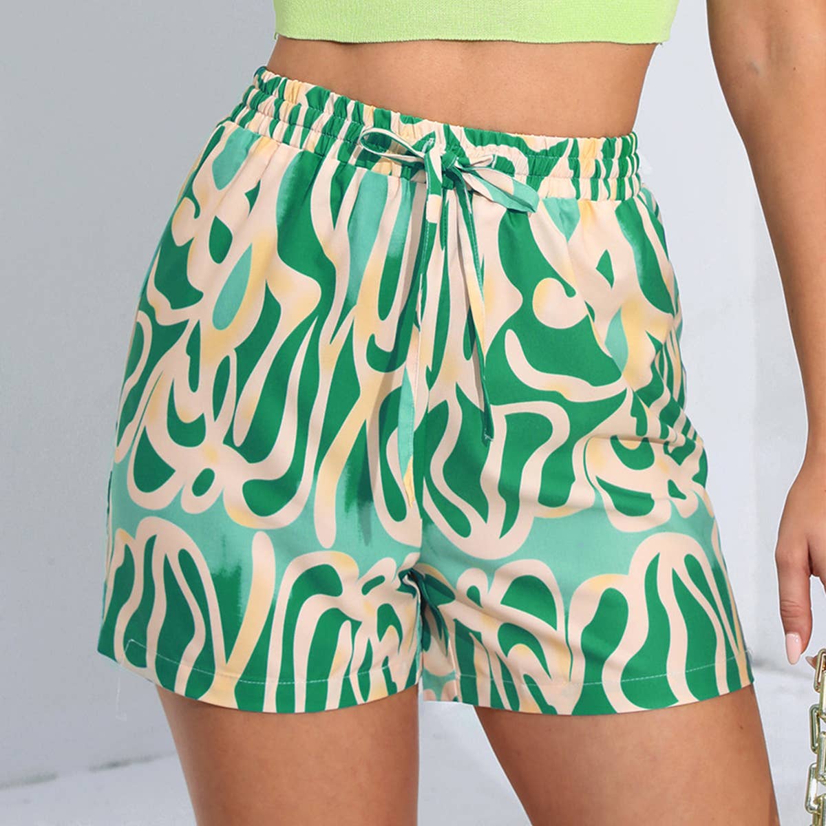 Printed elastic-waist lace-up casual shorts