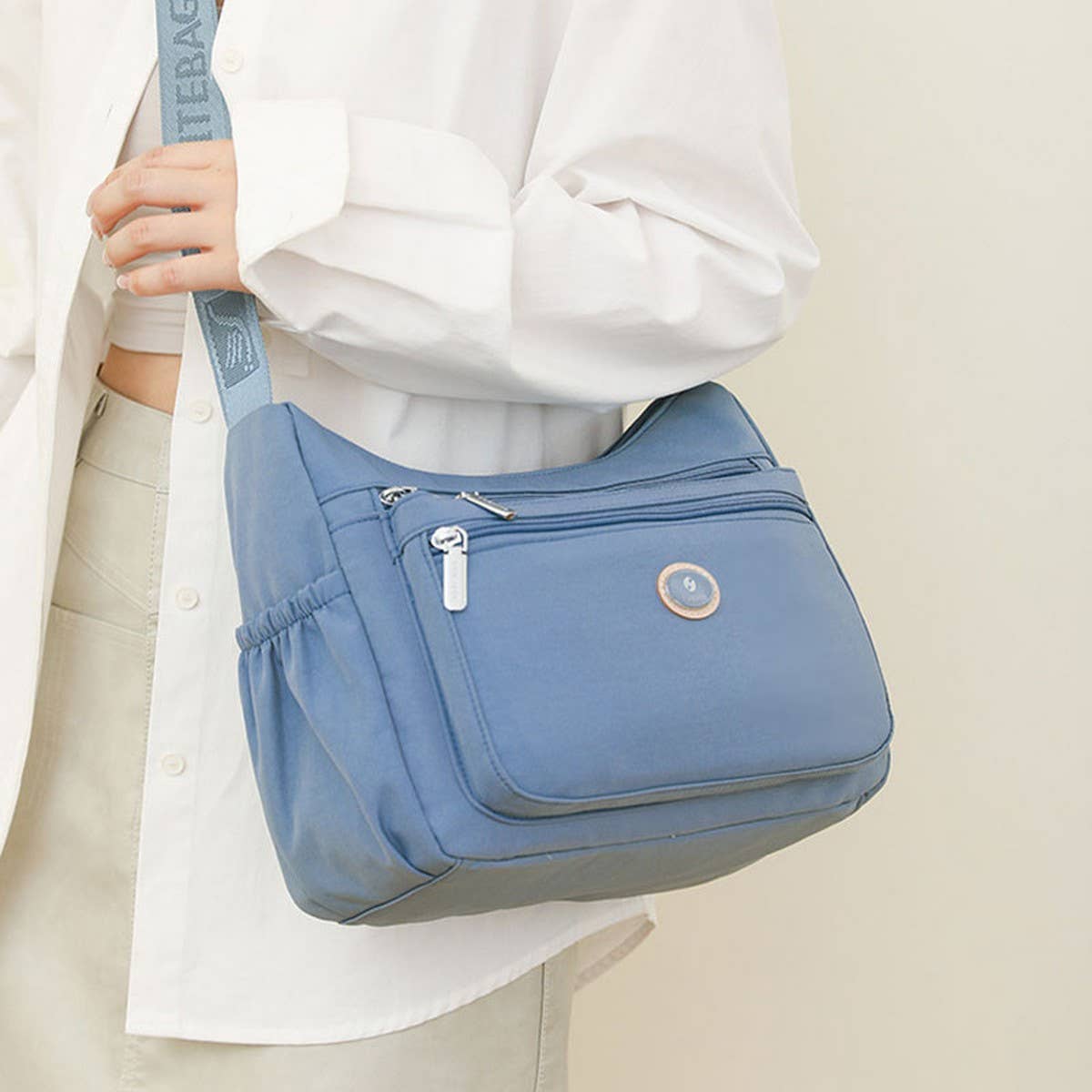 FASHIONABLE NYLON CLOTH SHOULDER MESSENGER BAG_CWAB3520