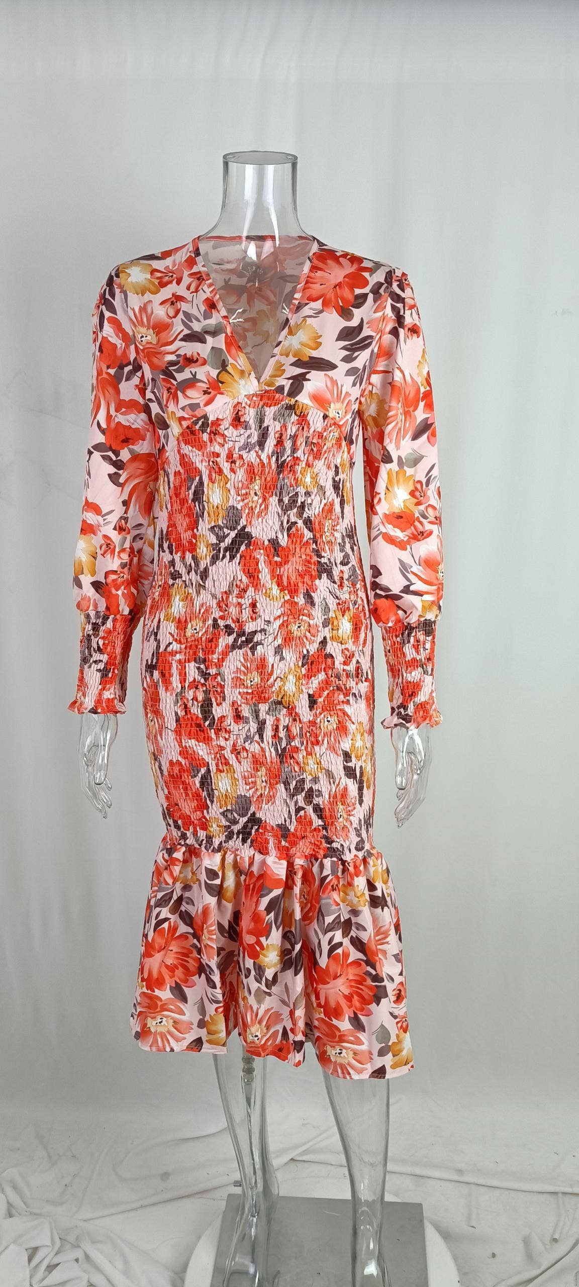 V-neck printed long-sleeve lace-up pack hip dress