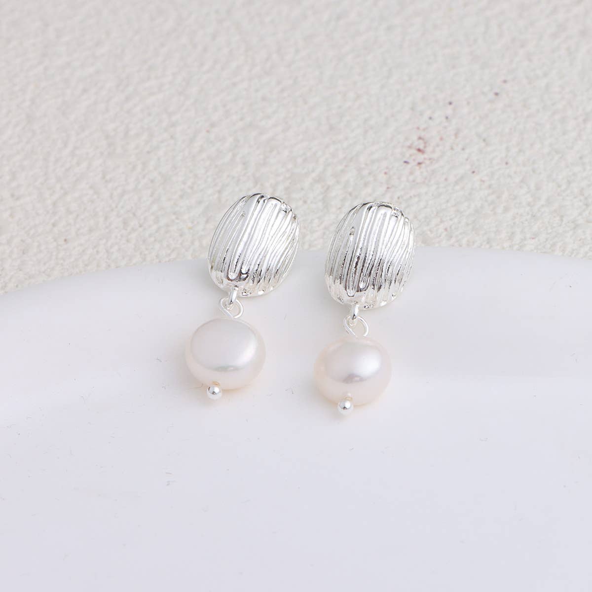 Trendy metal bow freshwater pearl earrings