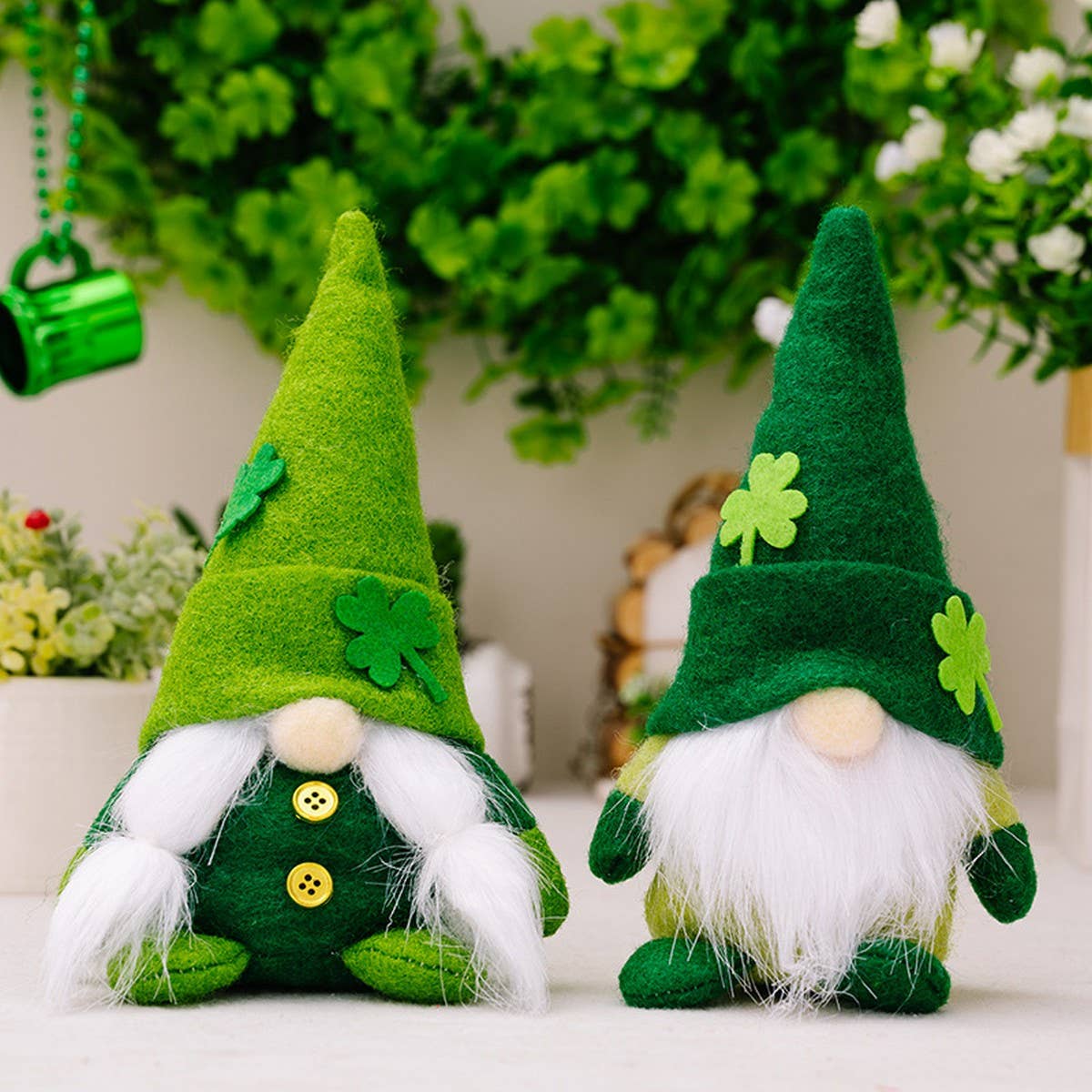 CWMM10348_ST. PATRICKS GNOME SHAMROCK DOLL DECORATION