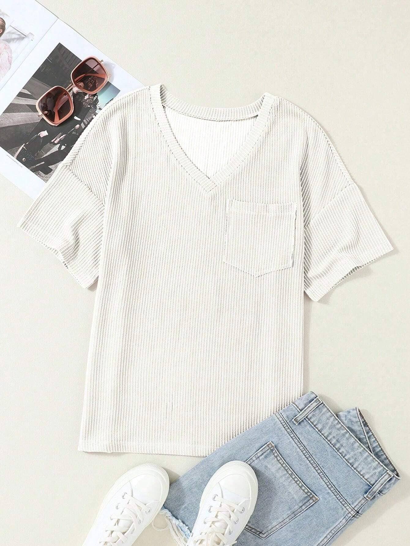 Stylish two-tone twist bullet pocket V-neck top