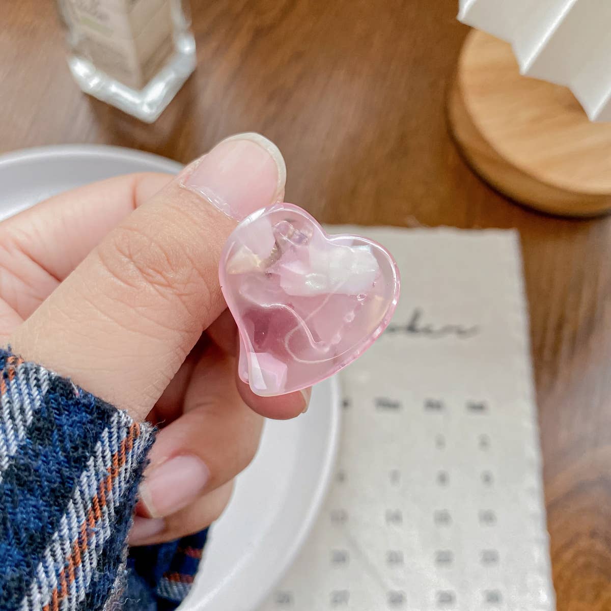 Cute acetic acid heart-shaped small clipper