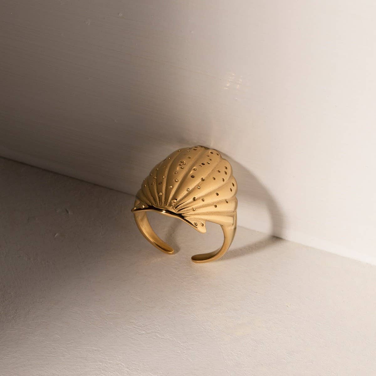 GOLD PLATED STAINLESS STEEL SHELL RINGS