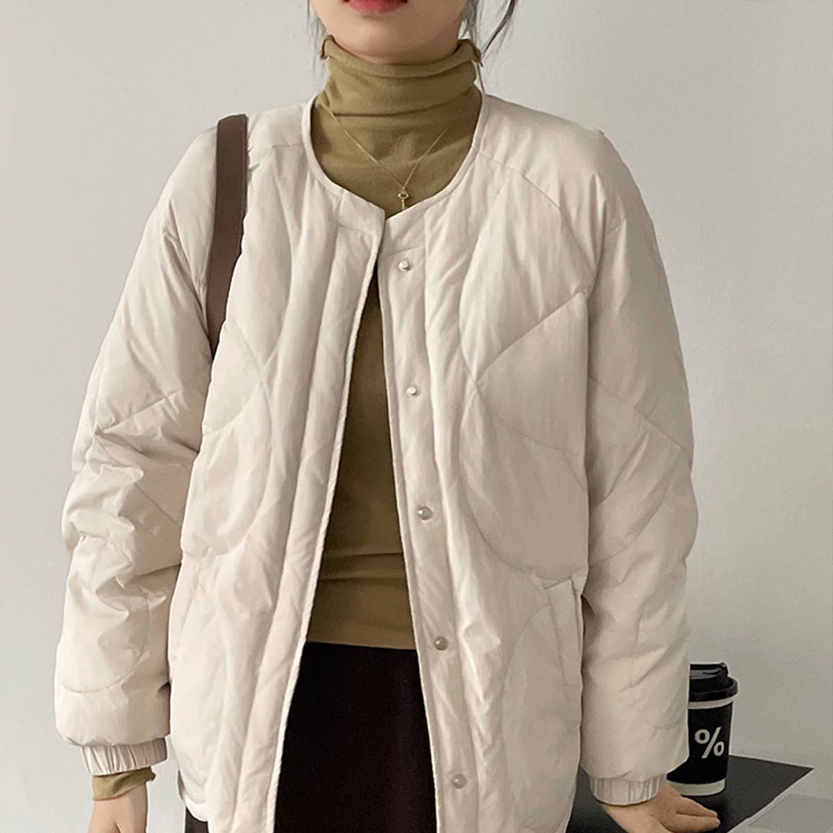 Round neck warm white down jacket