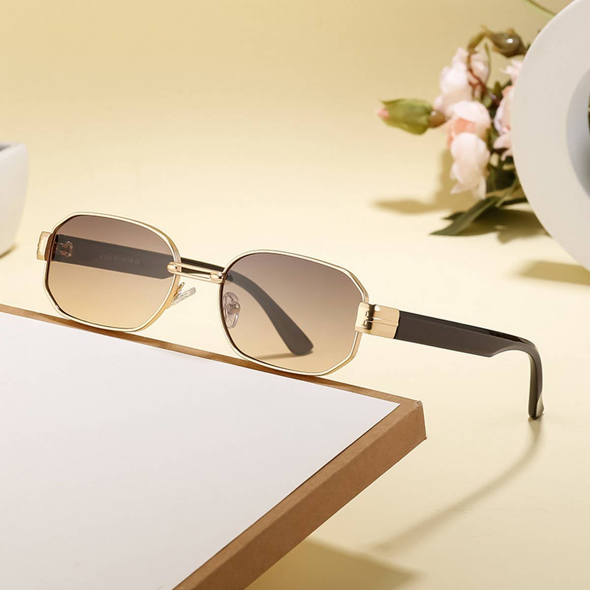 FASHIONABLE SQUARE FRAME SUN PROTECTION SUNGLASSES