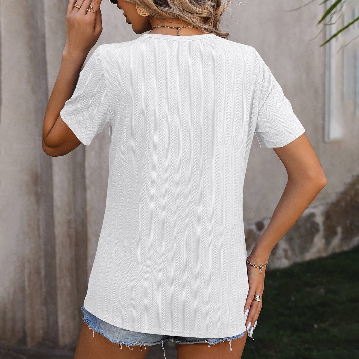 WOMEN'S ROUND NECK SHORT SLEEVED BUTTON T SHIRT_CWTBLS0457