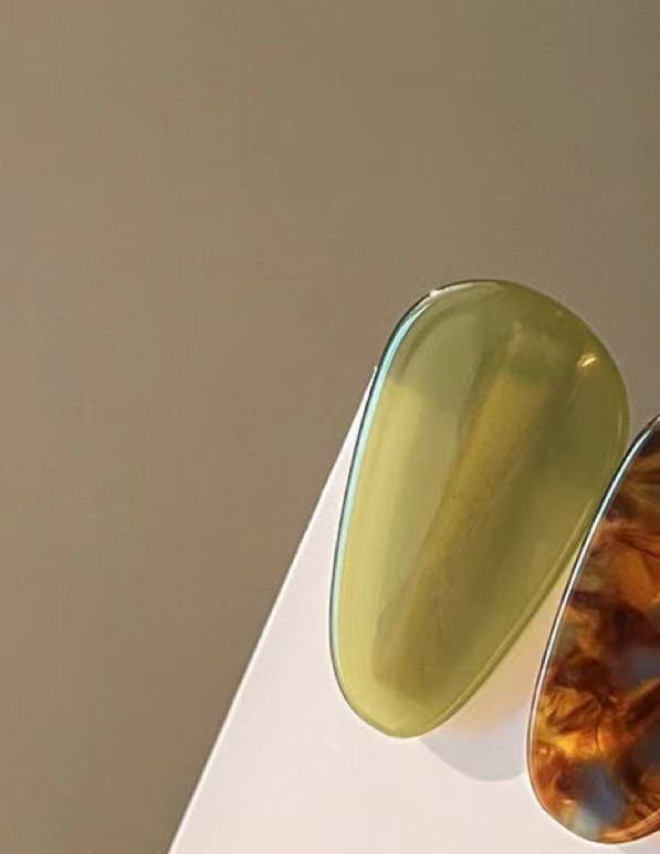 Simple cute acrylic melon seed-shaped hair clips