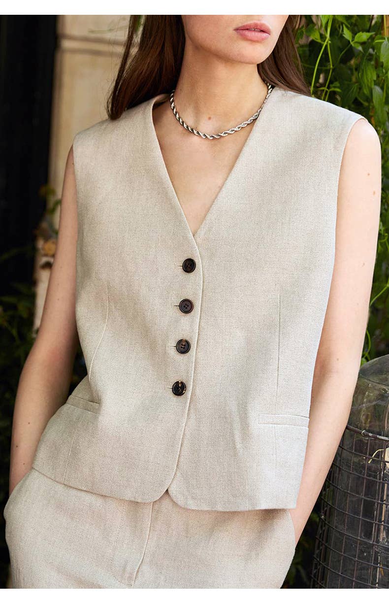 Single breasted contrasting V-neck vest