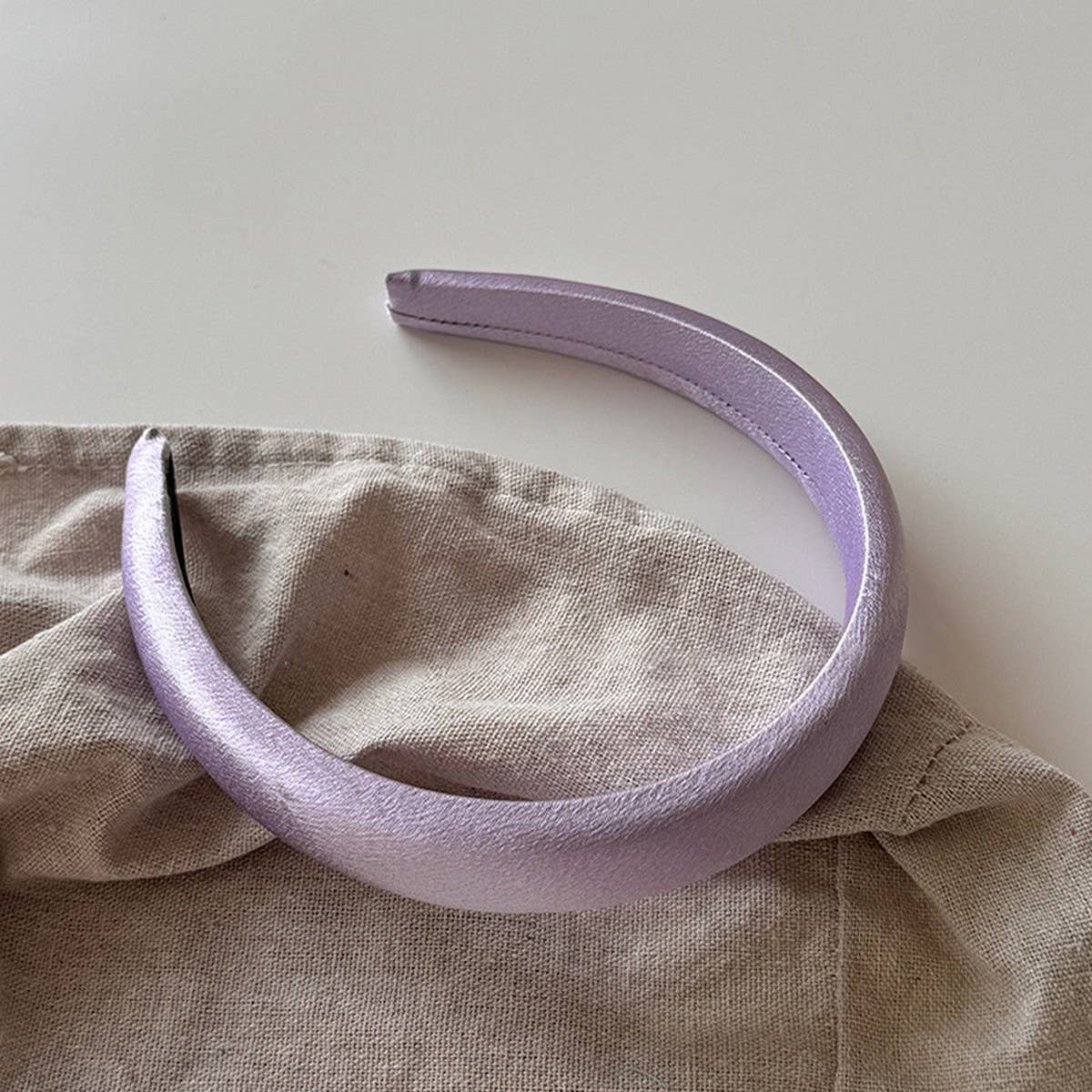 WIDE-RIMMED SMALL PURPLE HEADBAND