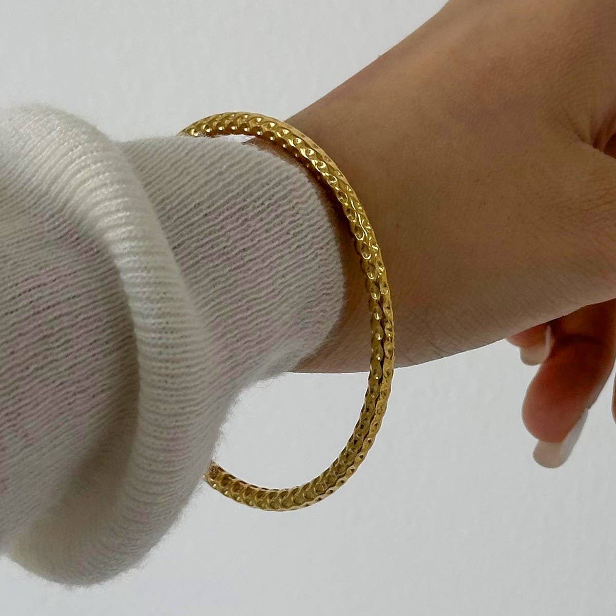Classic 18K Gold Hammer Texture Cuff Bracelet