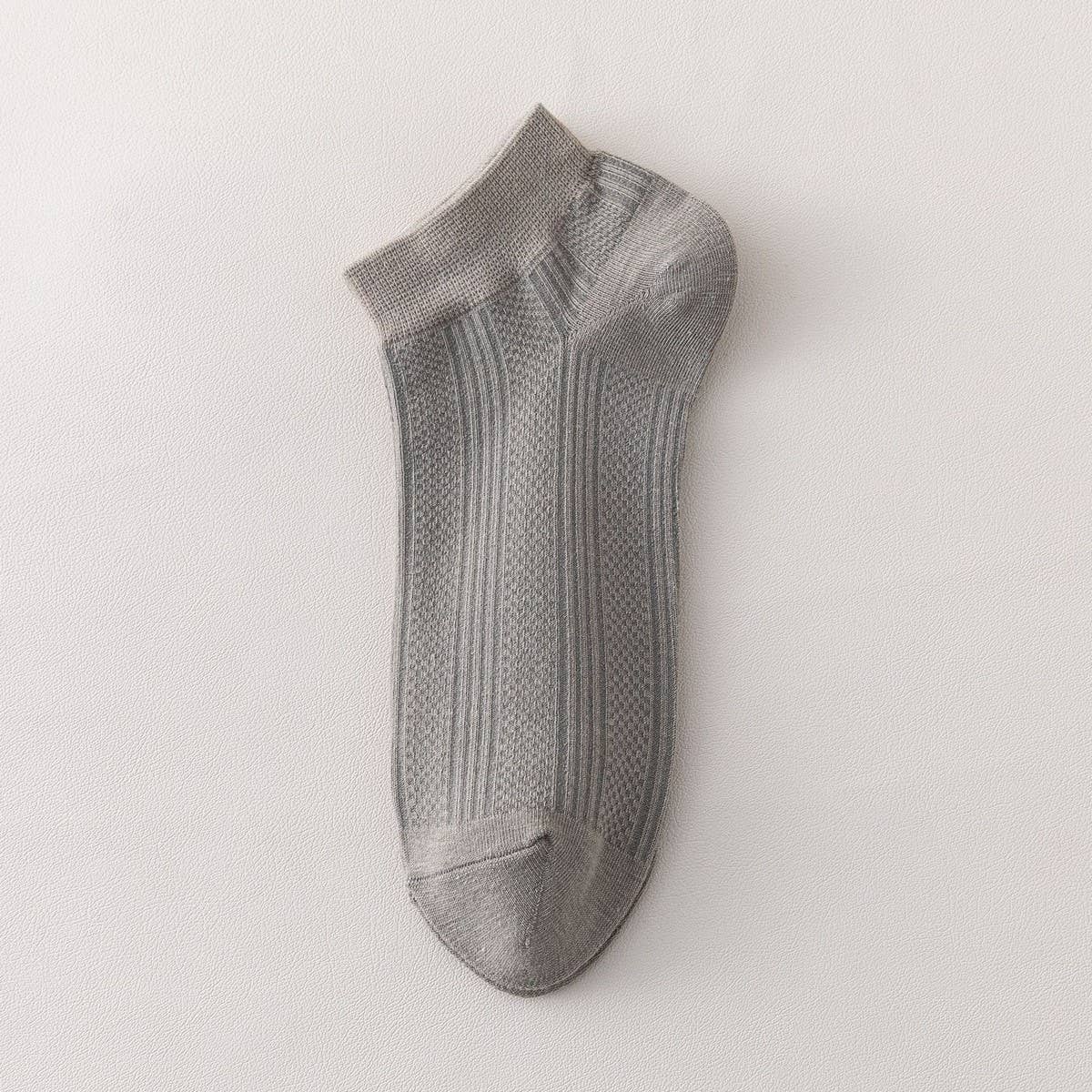 VERSATILE SOLID COLOR COTTON MEN'S SOCKS