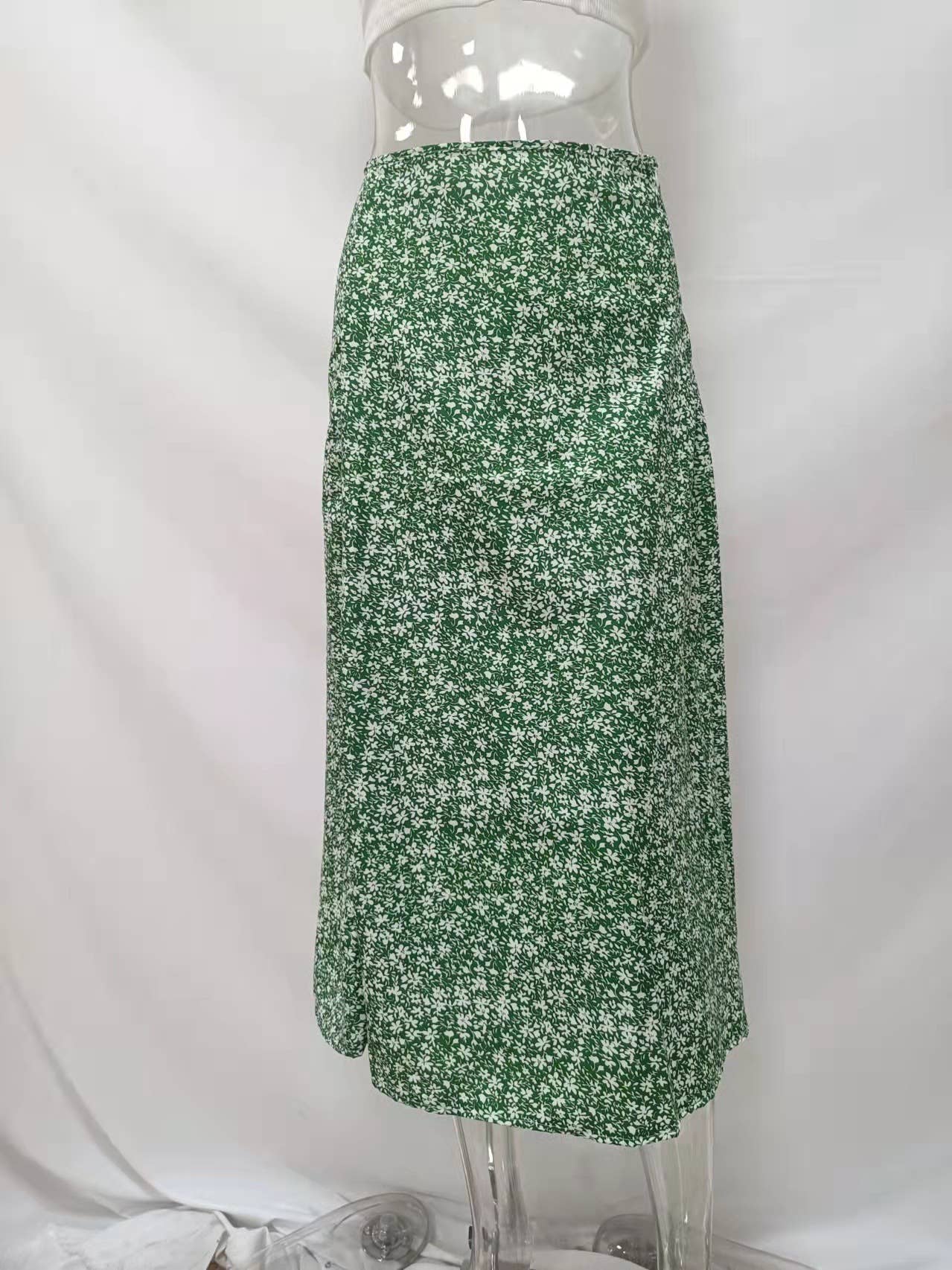 High-slit A-line body-hugging mid-waist skirt