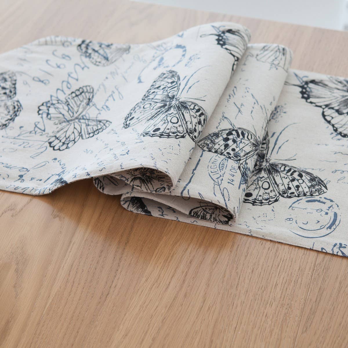 FRENCH COUNTRY STYLE TABLECLOTH