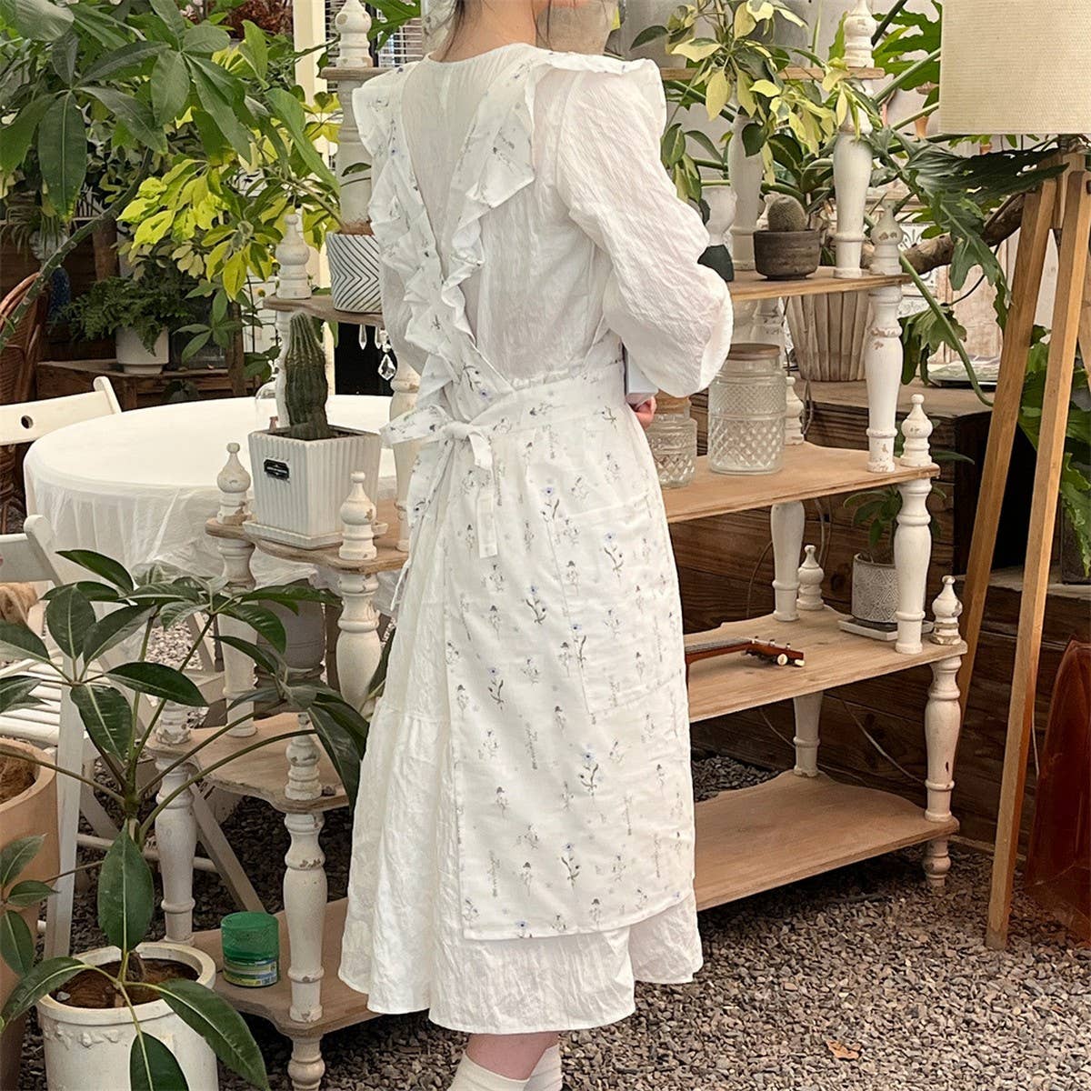 LINES,COTTON AND LINEN PRINTED RUFFLED FLORAL APRON