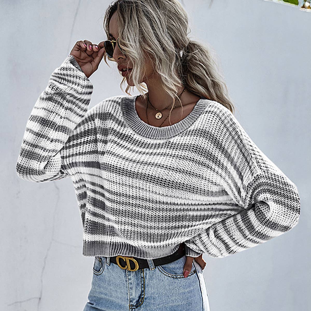 KNIT SHORT STRIPED COLOR MATCHING SWEATER