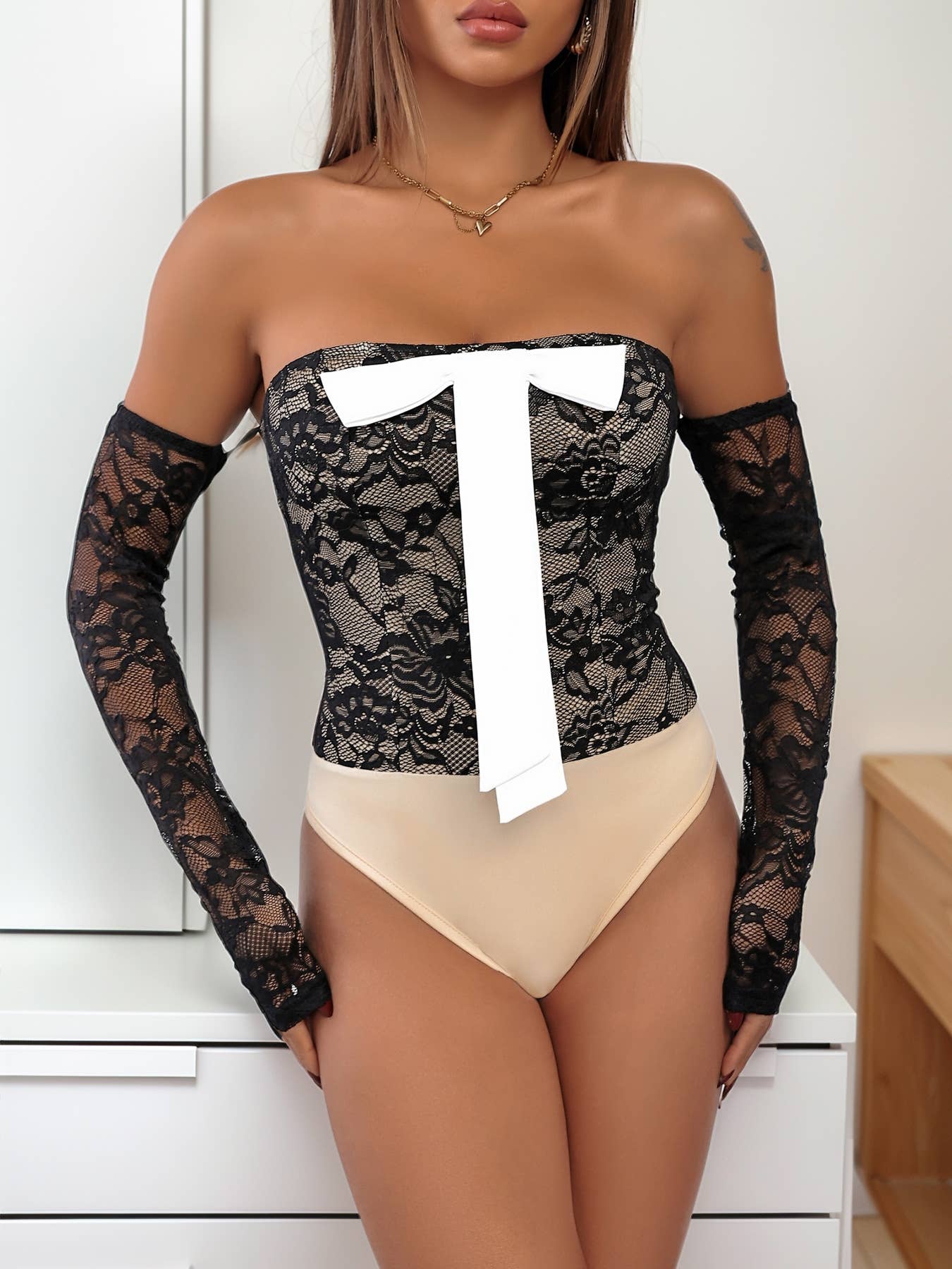 One-line shoulder lace color matching jumpsuit