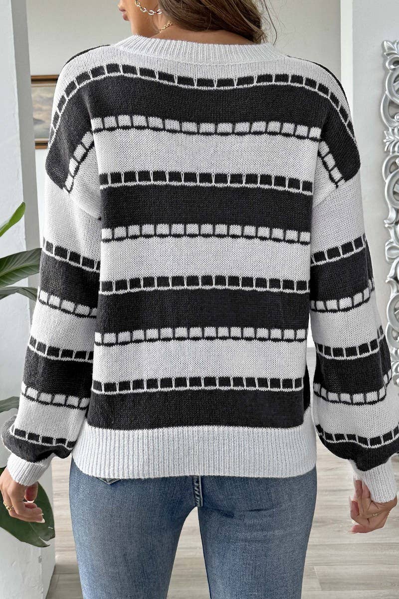 CWOSWL07407_WOMEN STRIPED COLORBLOCK HEART SWEATER
