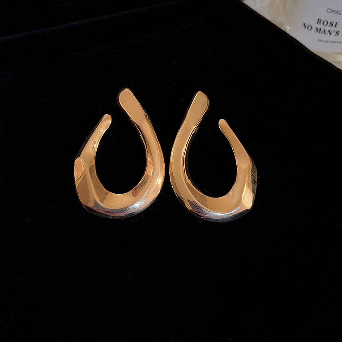 TWISTED GEOMETRY FASHION EARRINGS