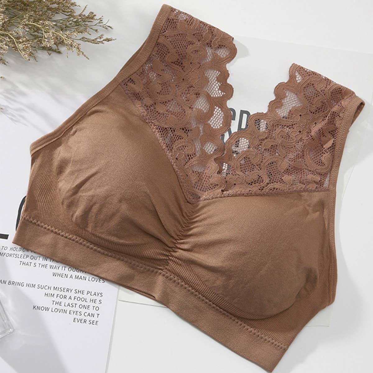 WOMEN PLUS-SIZE LACE BRA WITH BEAUTIFUL BACK