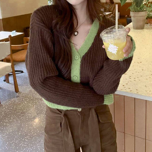 V-neck button knit cardigan color contrast short
