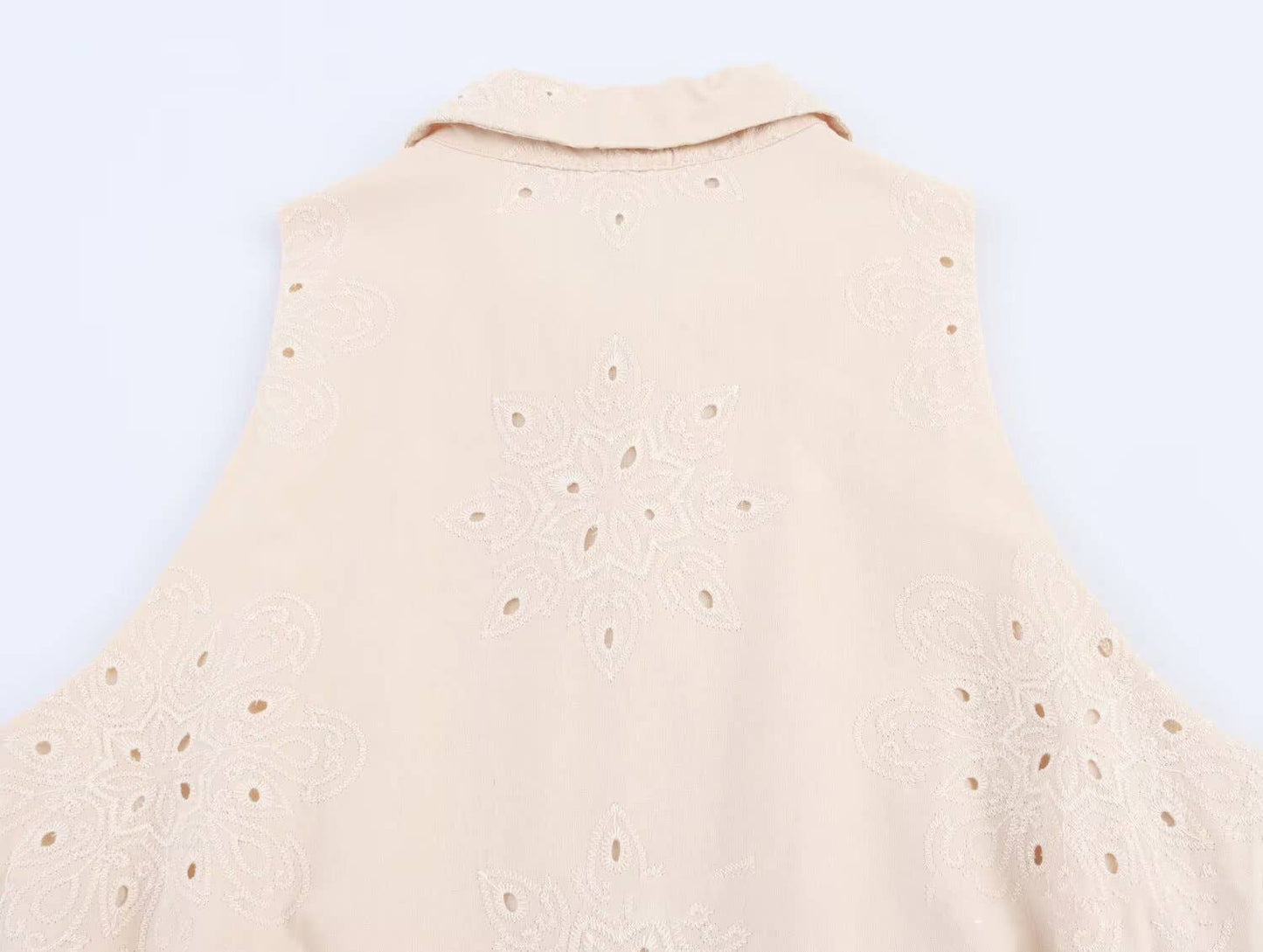 Lapel with hollow-out belt embroidery dress