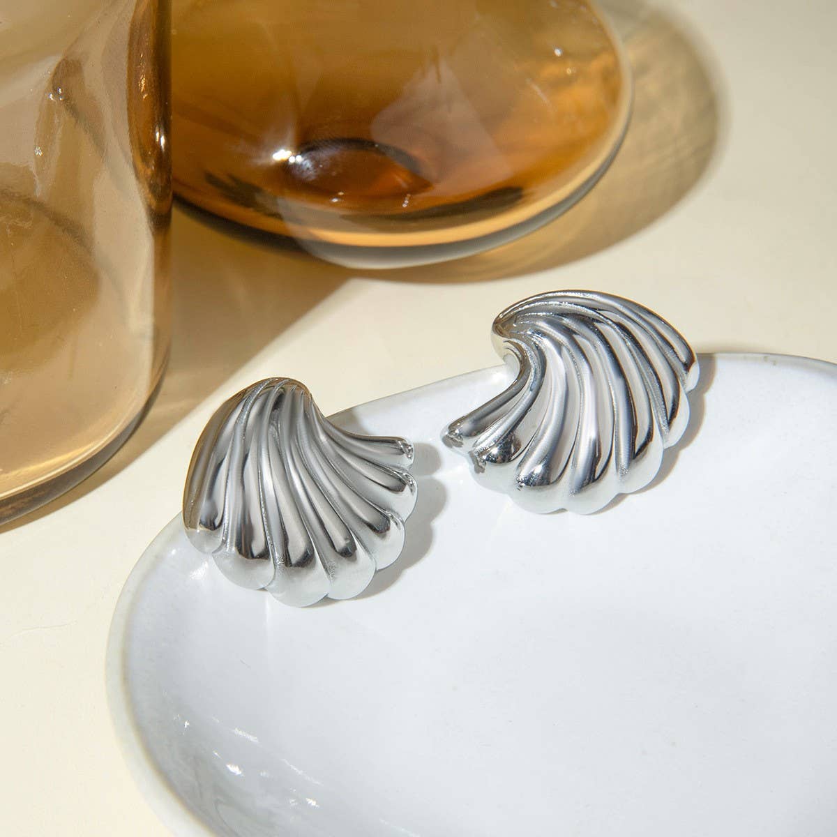 FASHIONABLE GEOMETRIC STRIPED WAVE SHELL EARRINGS
