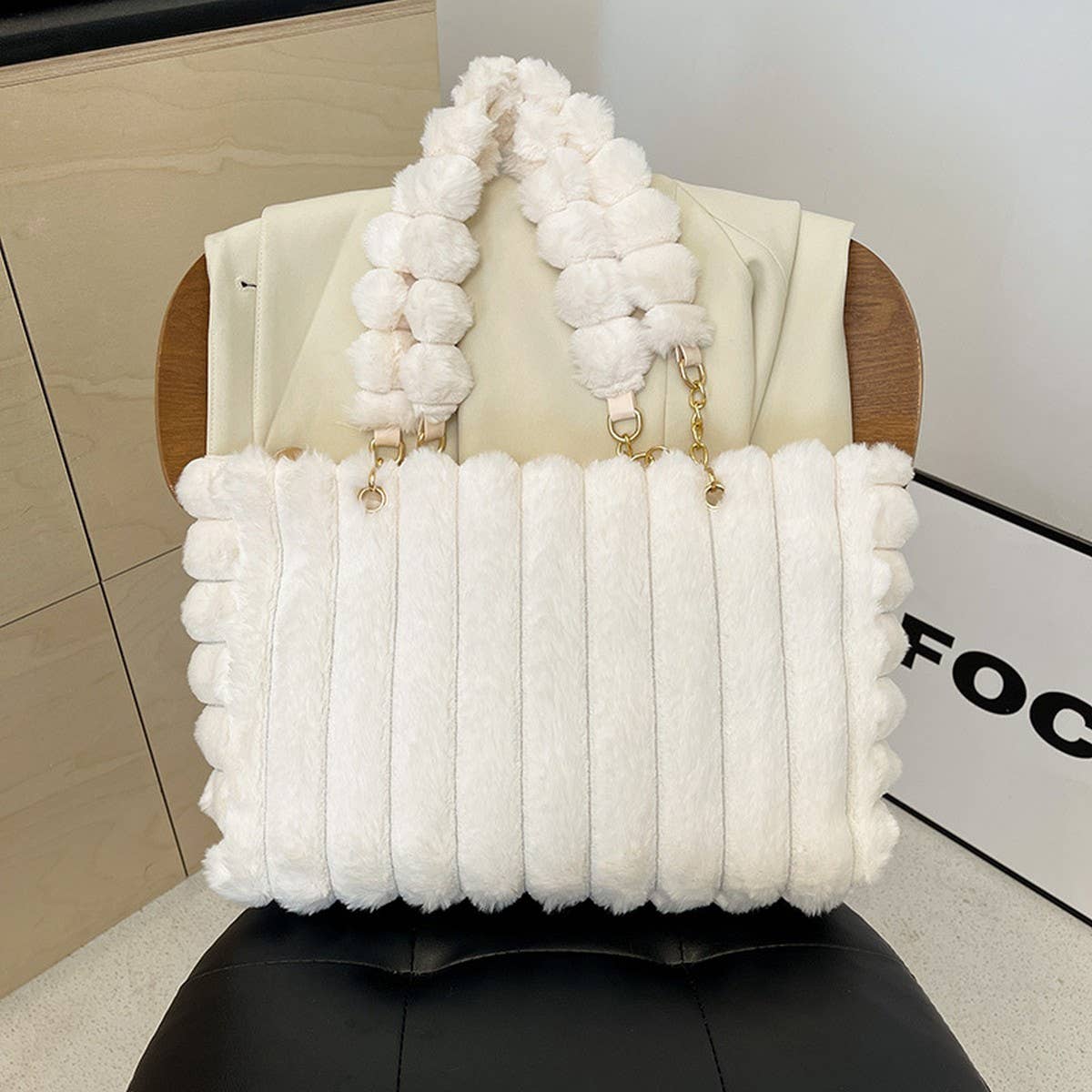 WINTER FASHIONABLE ALL-MATCH FUR BALL SHOULDER BAG_CWAB3986