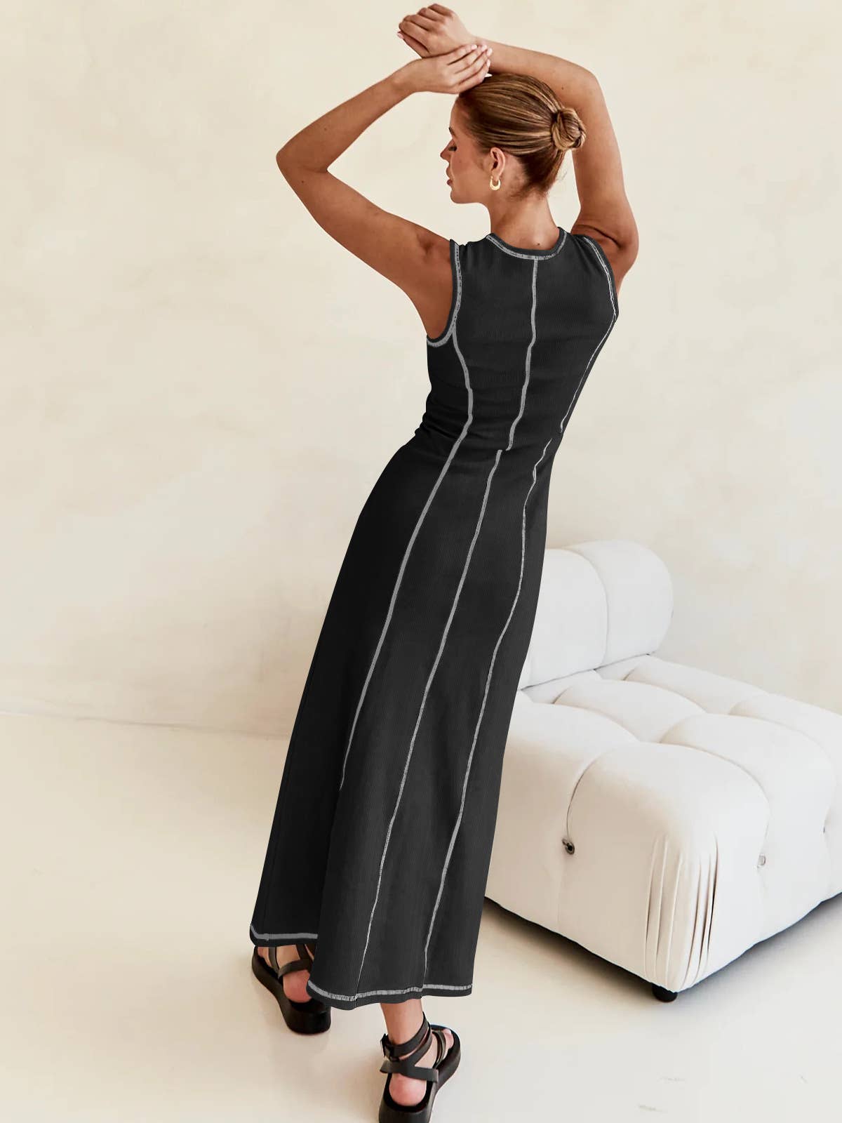 Round-neck sleeveless design long knitted dress