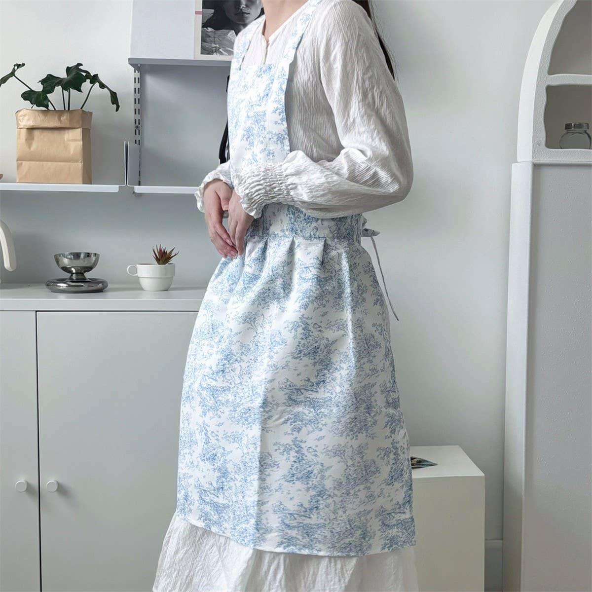 WATERPROOF AND OIL-RESISTANT BLUE INK APRON