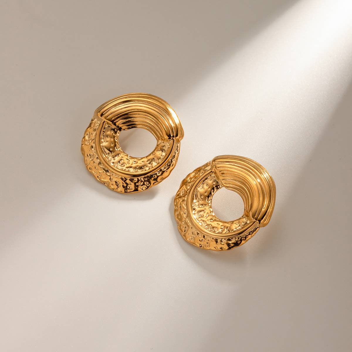 NEW STYLE PLEATED HAMMERED ROUND HOLLOW EARRINGS_CWAHA0893