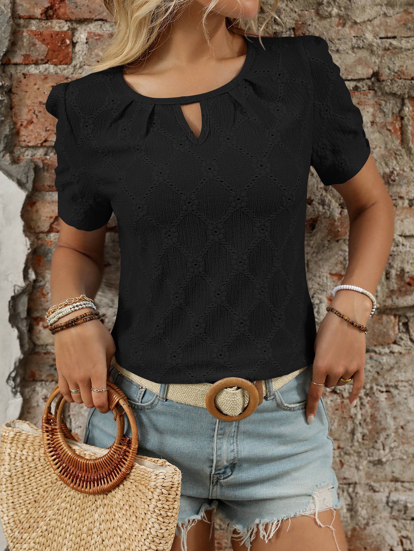 Solid color round neck cut-out button T-shirt
