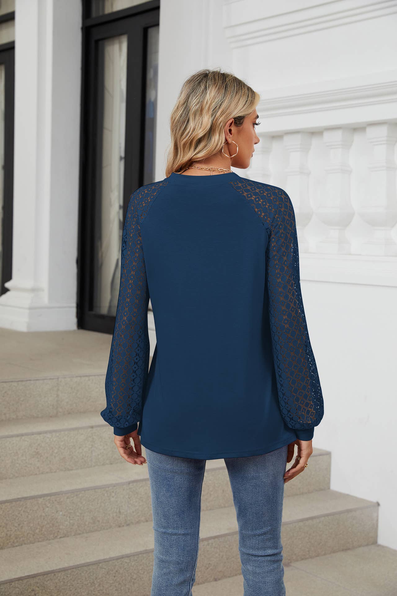 Round-neck solid-color lace long-sleeved T-shirt