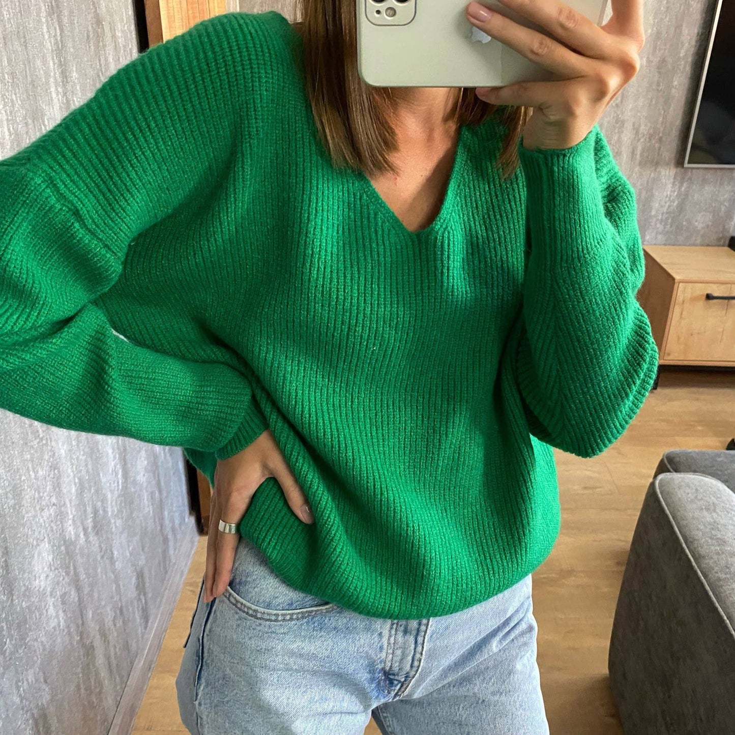 SLOUCHY SOLID COLOR V-NECK PULLOVER SWEATER LADY