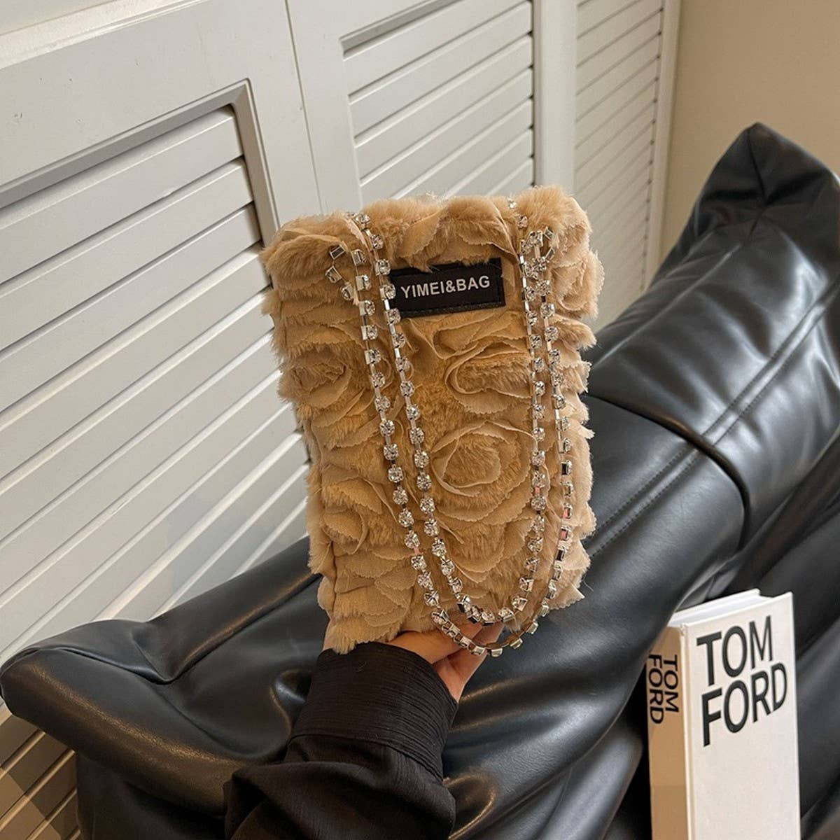 WINTER RHINESTONE 3D FLOWER HAND-HELD PLUSH BAG_CWAB4008