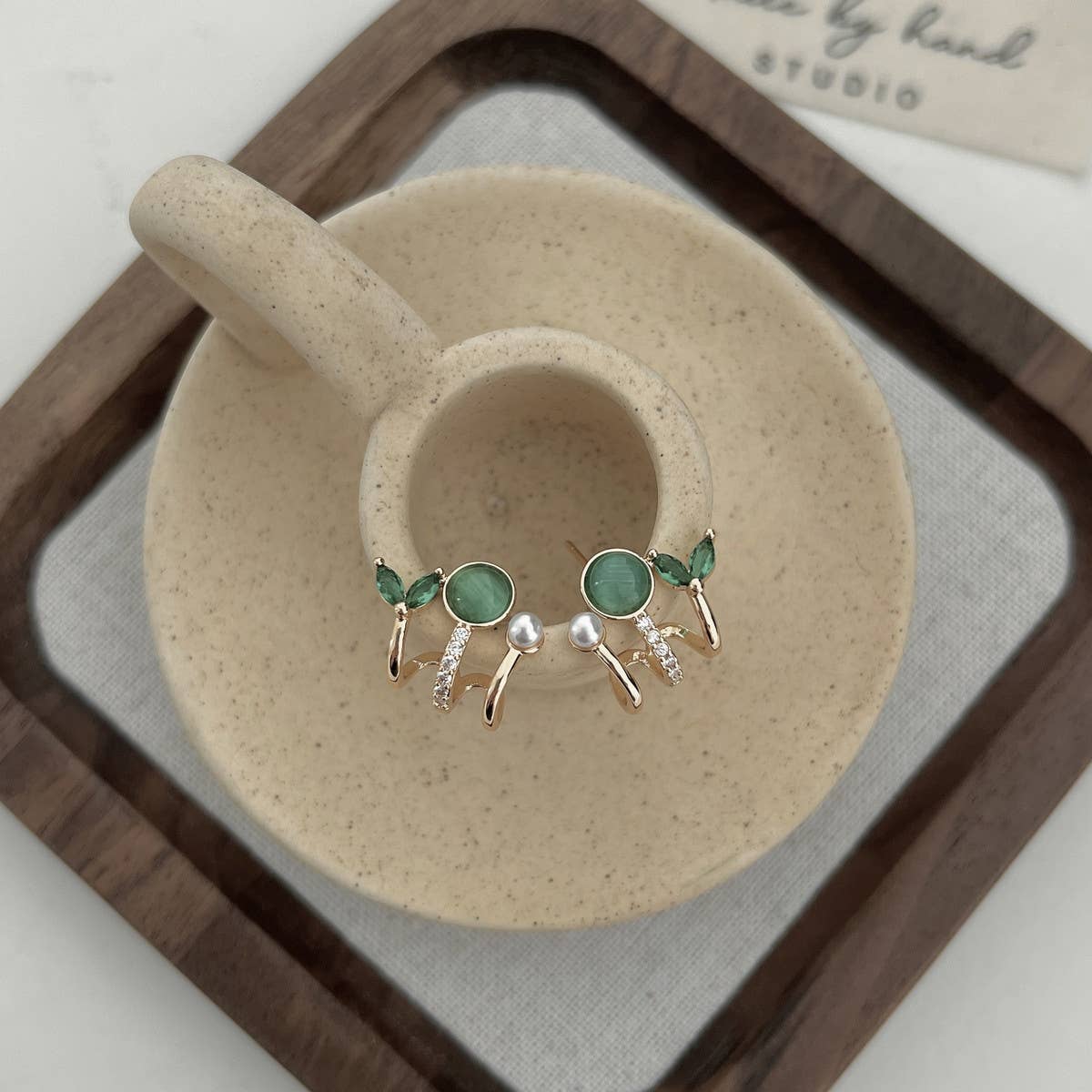 CWAJE1294_GREEN ZIRCON PEARL INTEGRATED EARRING CLIP