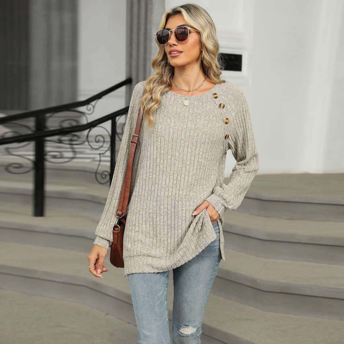 Solid color rotator sleeve slit T-shirt