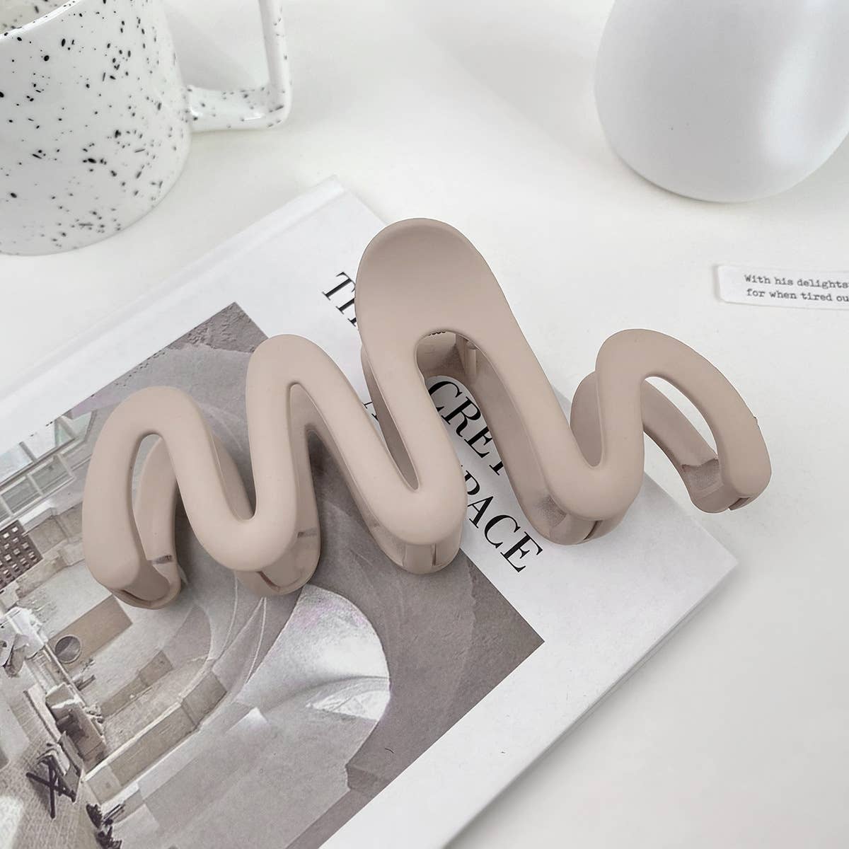 Rad extra-large shark clip fashionable grab clip