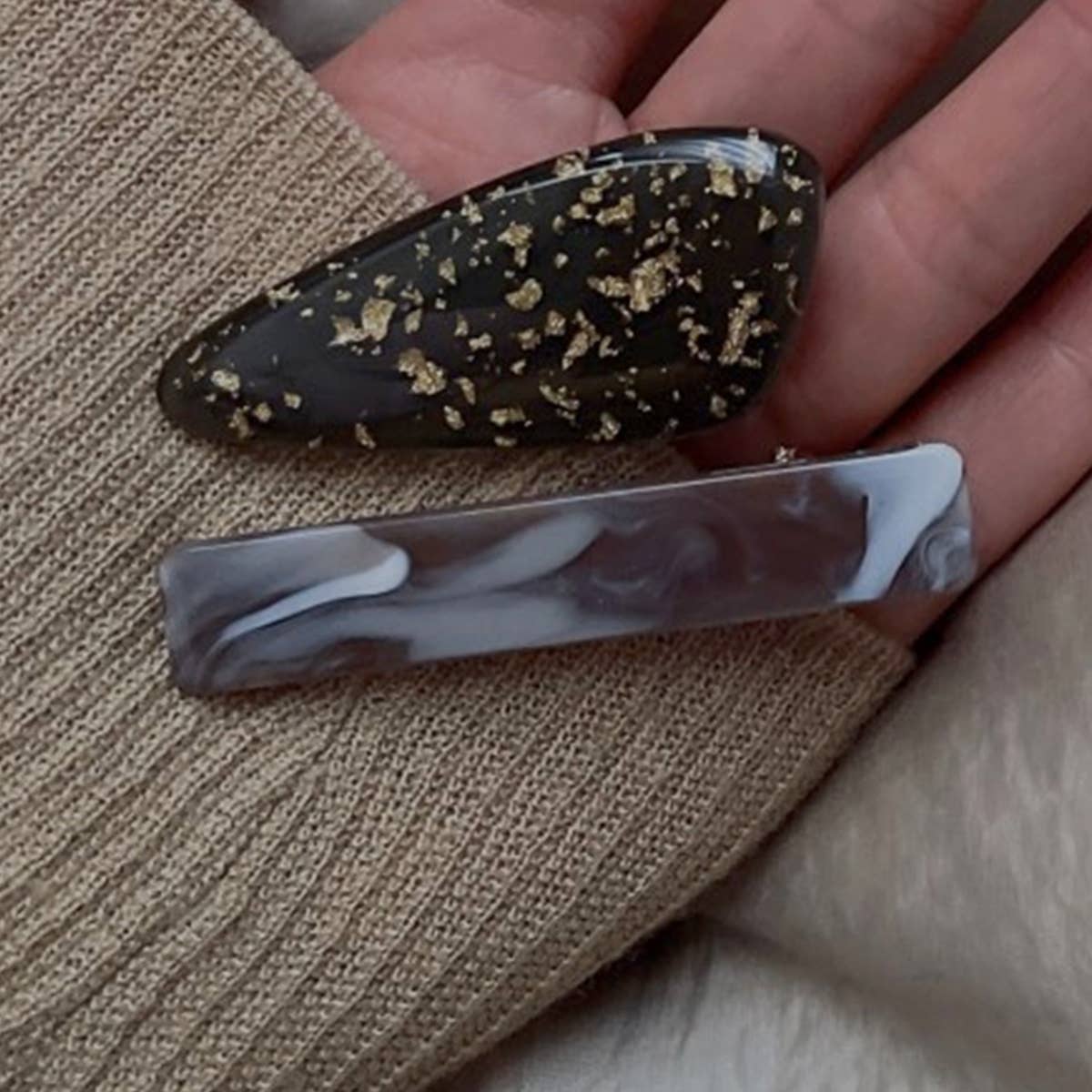 TEMPERAMENT AMBER DUCK BEAK BANGS CLIP HAIRPIN