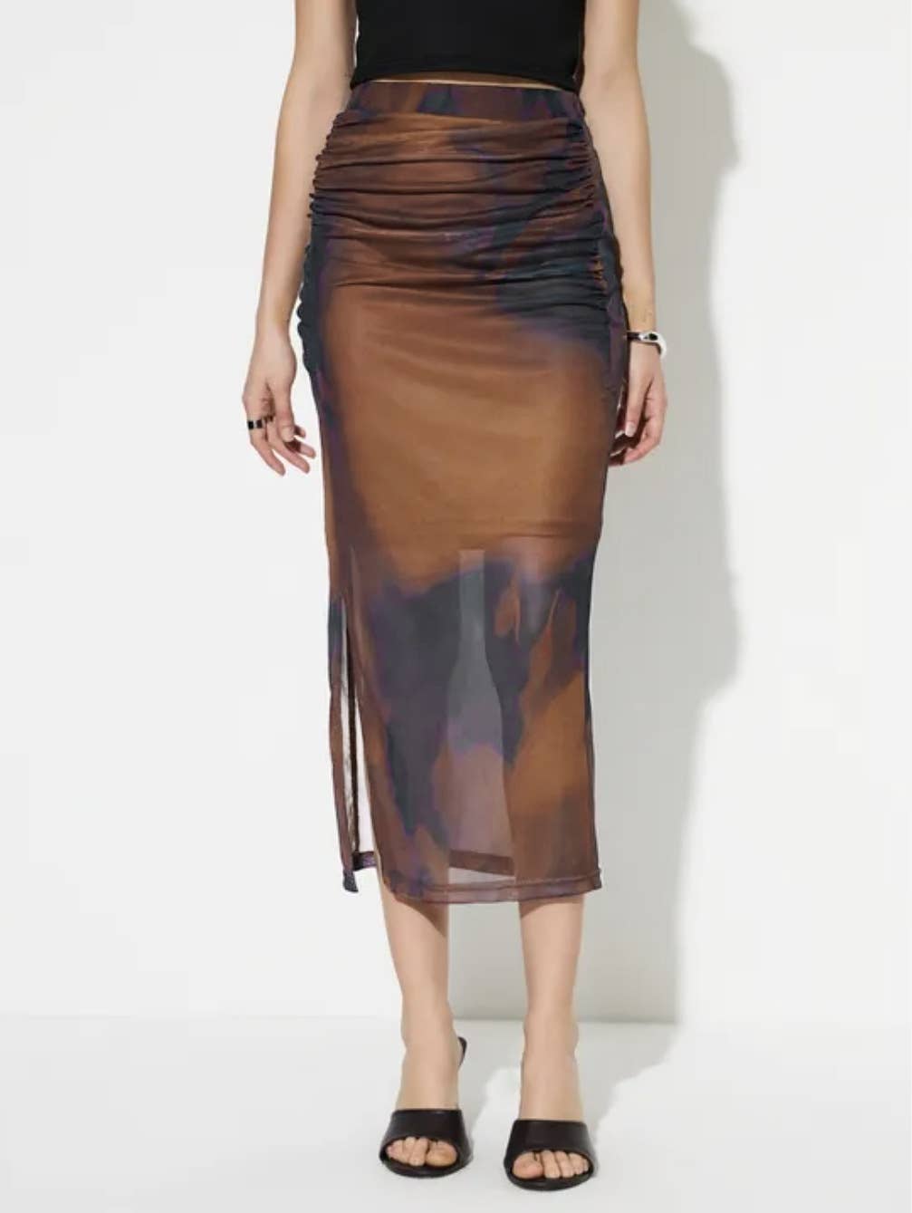 Elegant and fashionable mesh gradient skirt