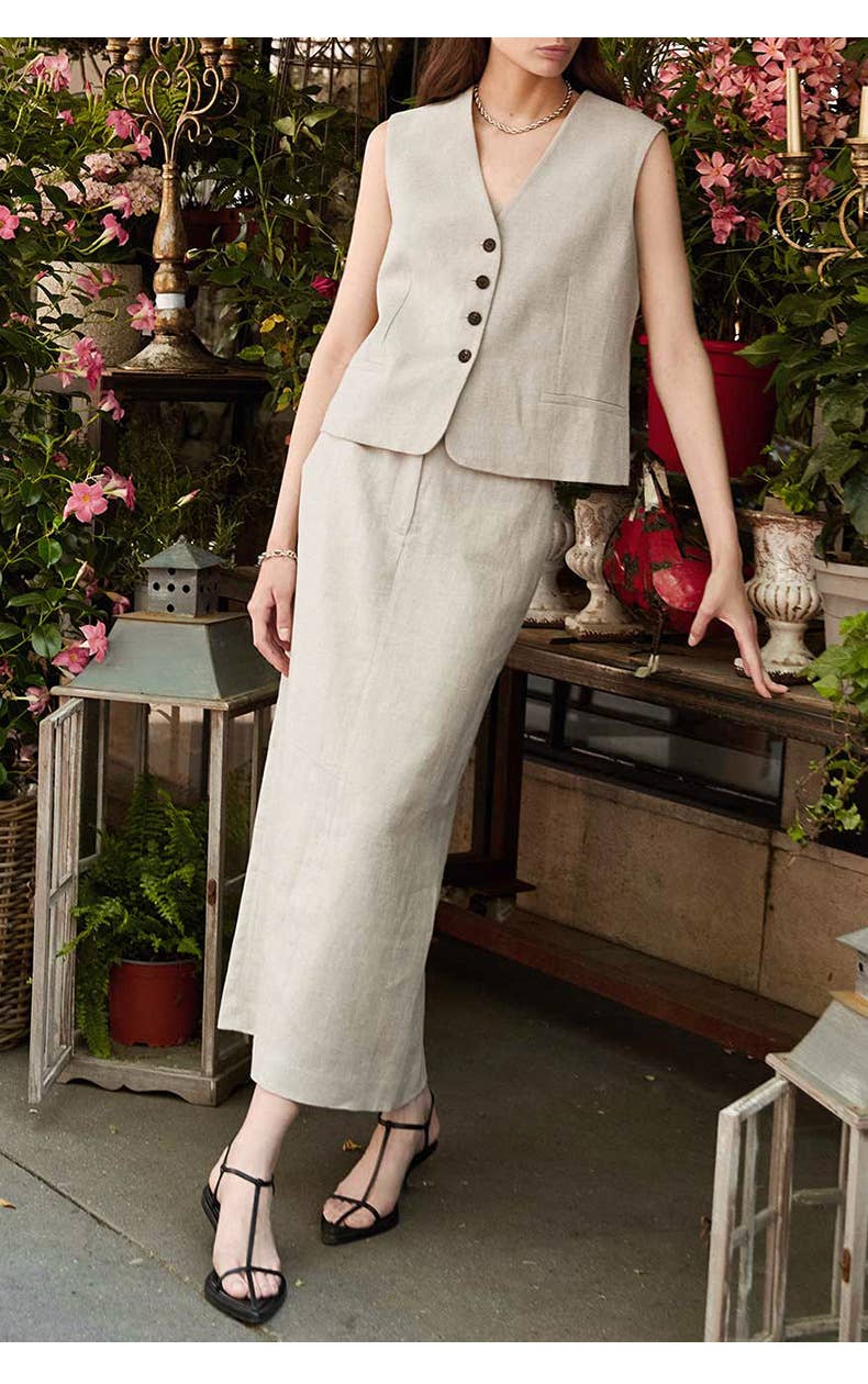 Single breasted contrasting V-neck vest