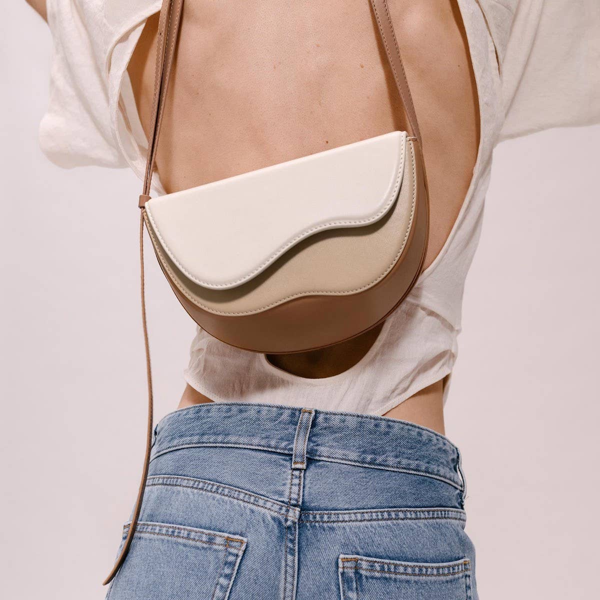 SEMI-CIRCULAR CONTRASTING SHOULDER CROSSBODY BAG_CWAB1931