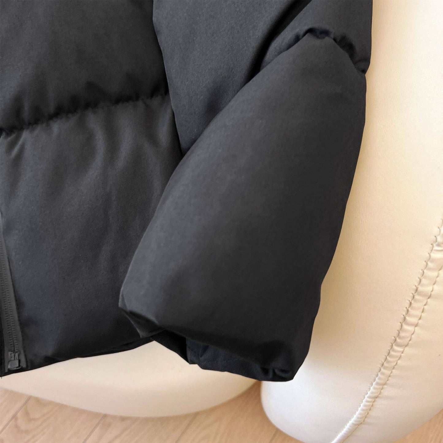 Wear a windproof hooded short warm bread jacket