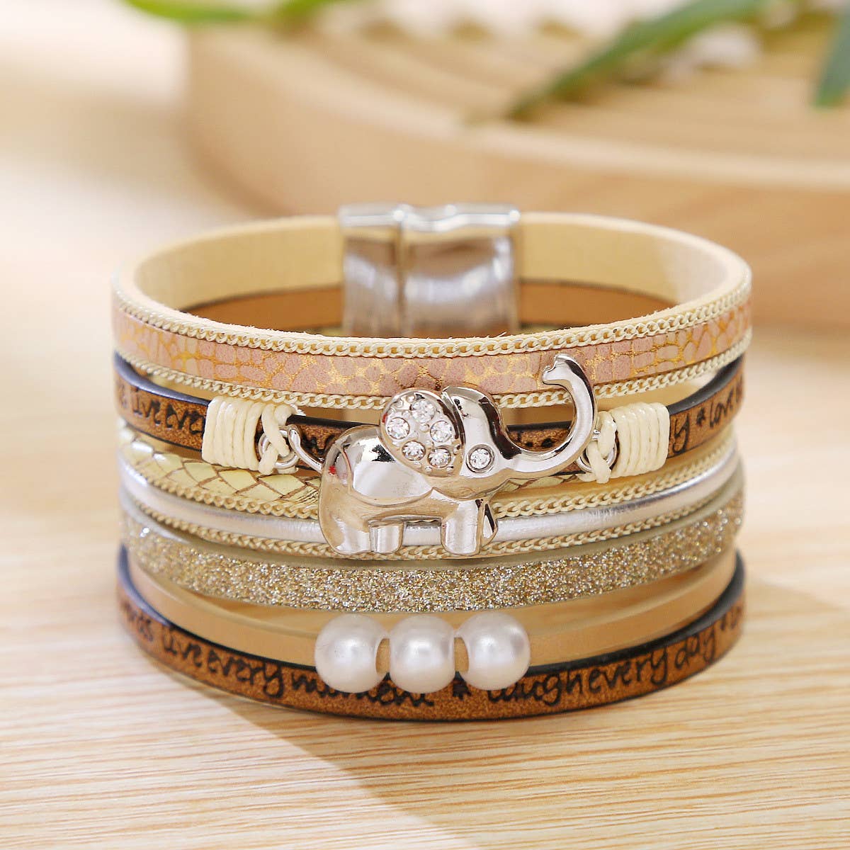 BOHEMIAN MAGNETIC CLASP MULTI-LAYER BRACELET_CWAJE1459