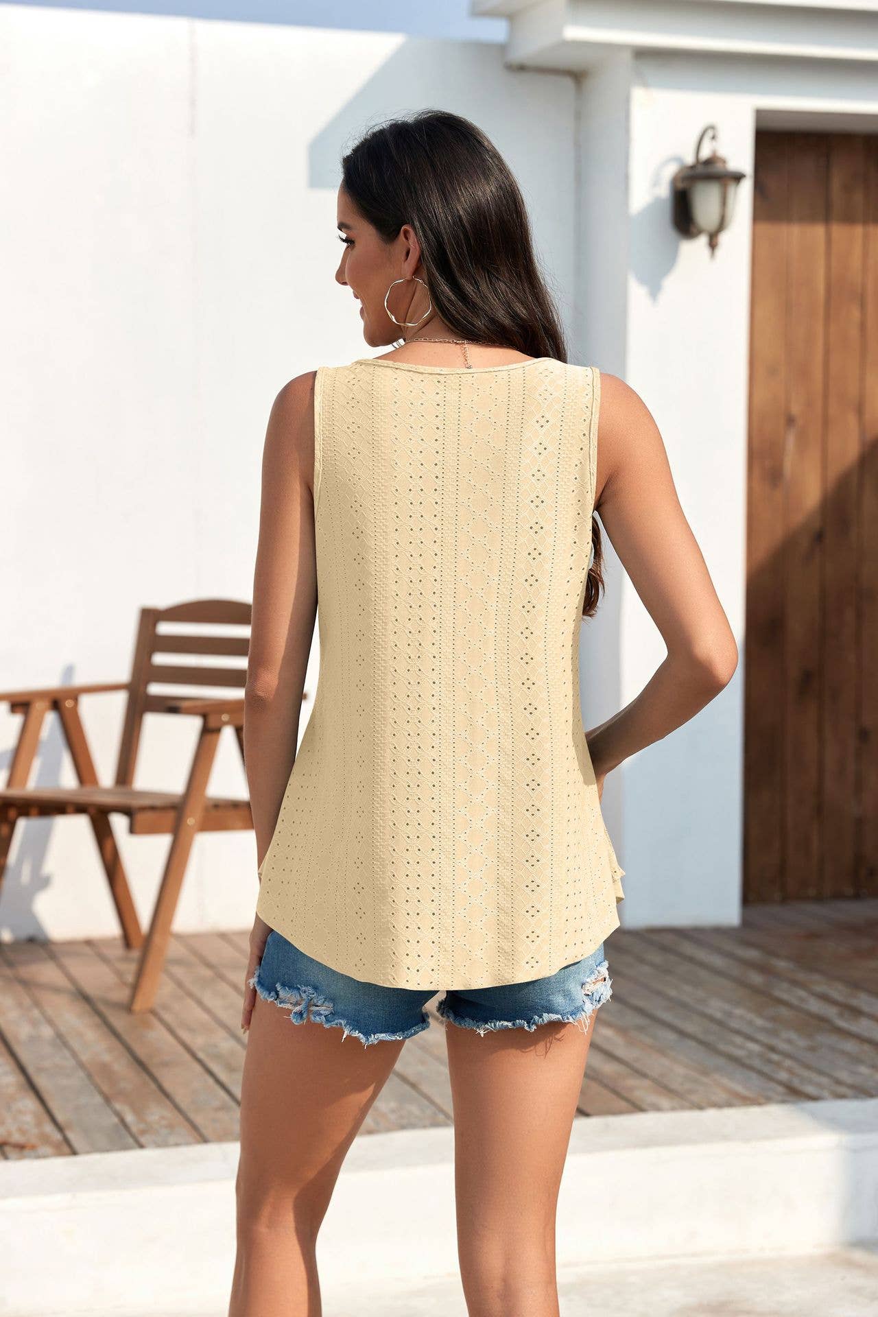 Round neck sleeveless solid color hollow vest